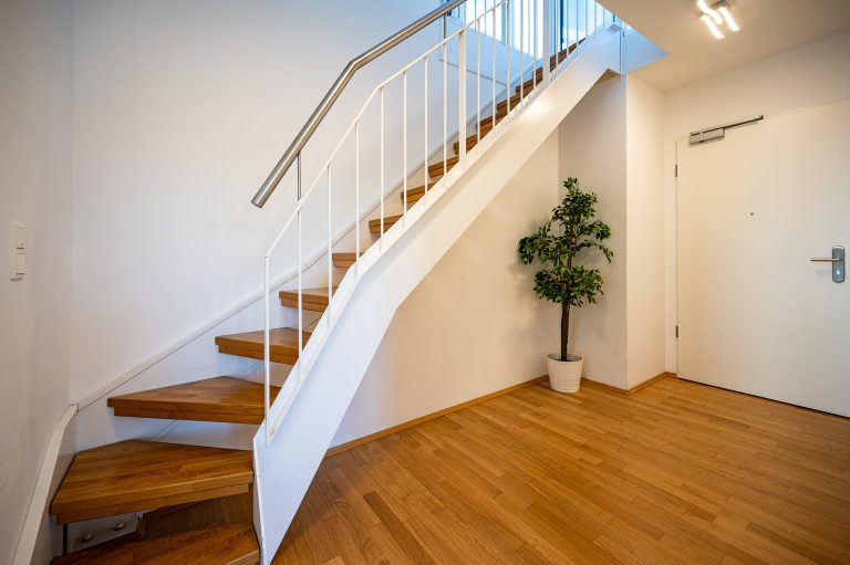 In einer modernen Wohnanlage in Aubing befindet sich Ihr neues Zuhause in einem Haus mit 10 Wohneinheiten.